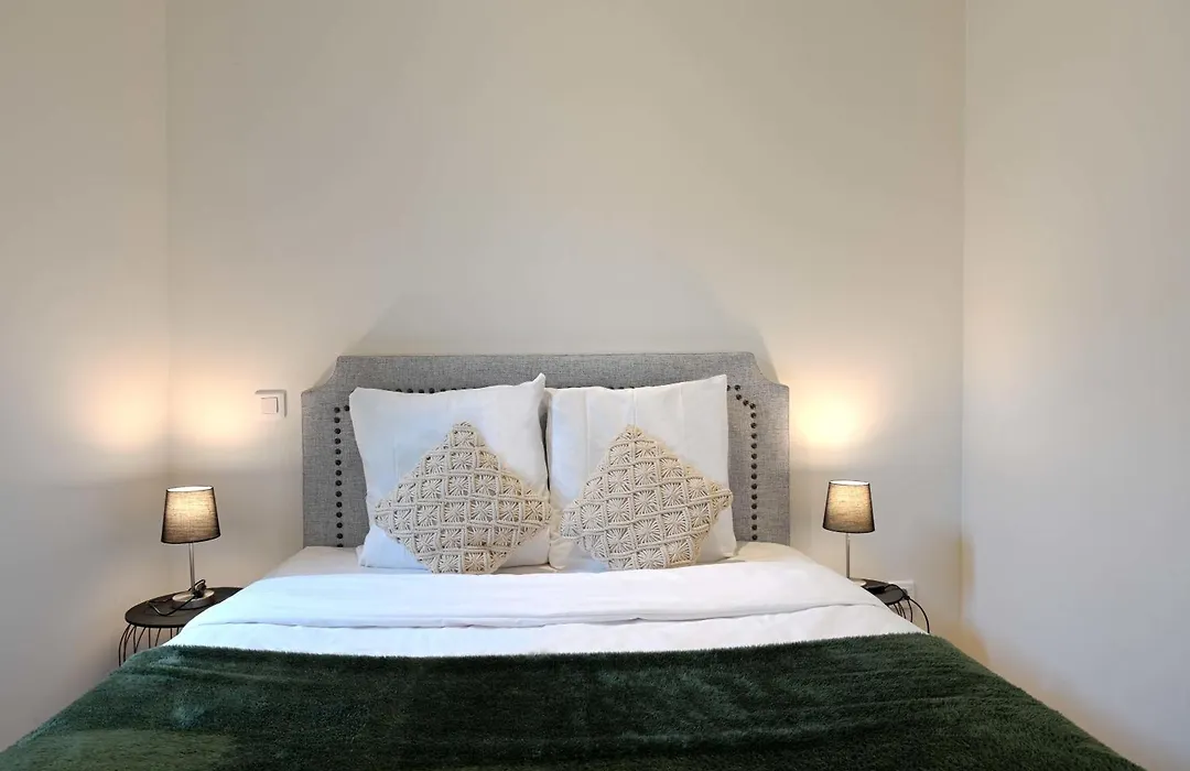 Superbe Appartement De 2 Pieces-1
