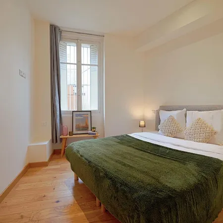 Superbe Appartement De 2 Pieces-2